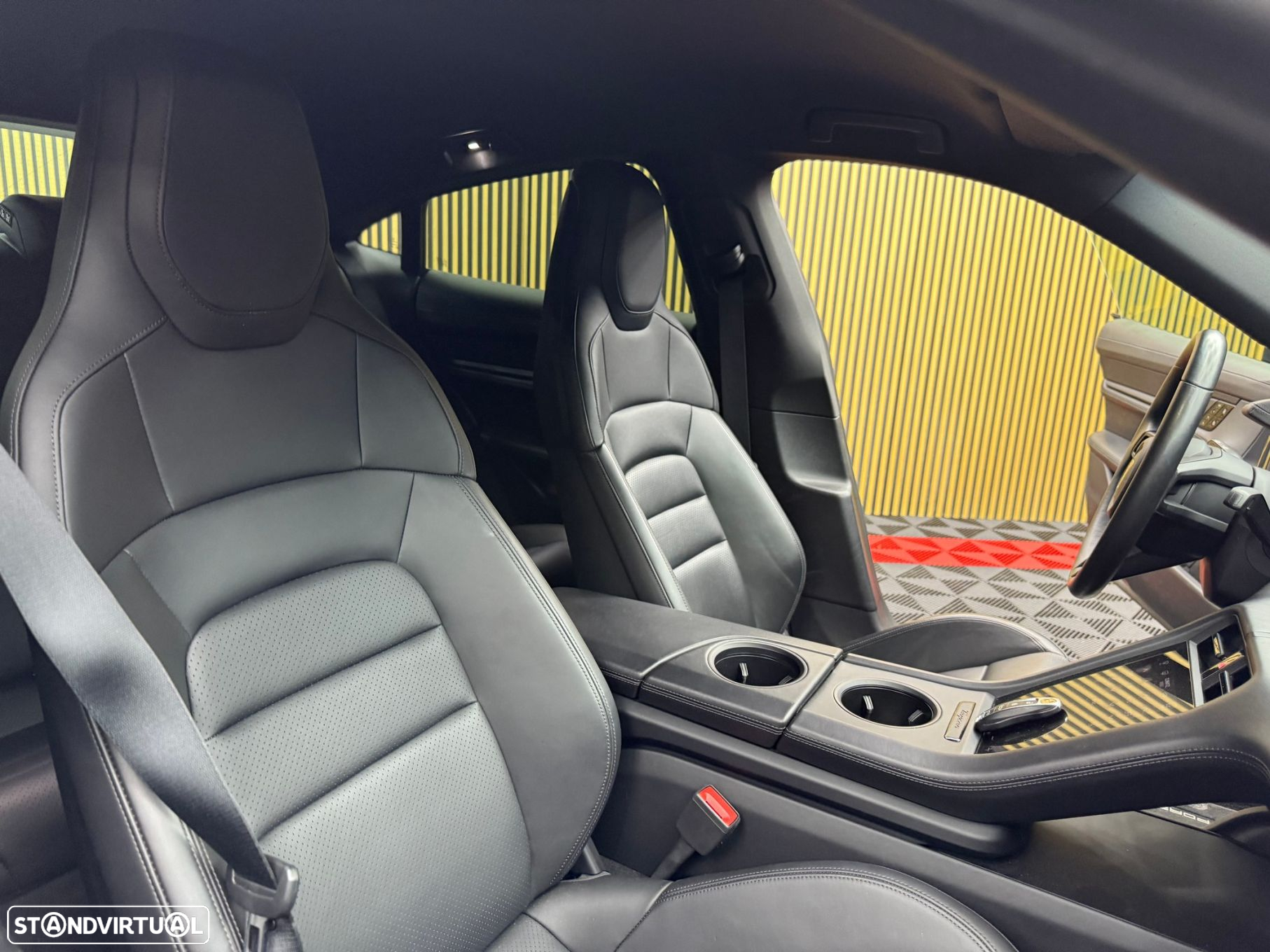 Porsche Taycan 4S bateria Performance Plus - 36