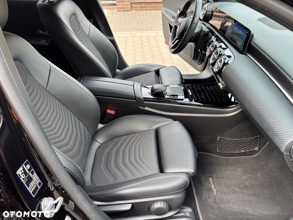 Mercedes-Benz Klasa A 180 Edition 1 7G-DCT - 19