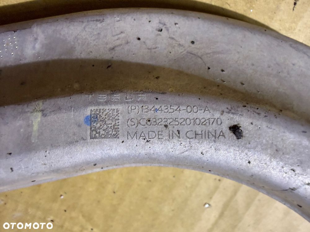Wahacz lewy przód Tesla Model 3 Nr. 1344354-00-A. - 2
