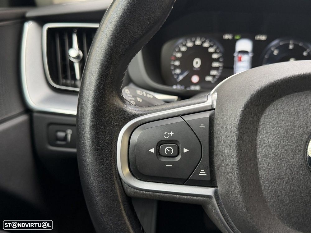 Volvo XC 60 2.0 D4 Momentum Plus Geartronic - 28