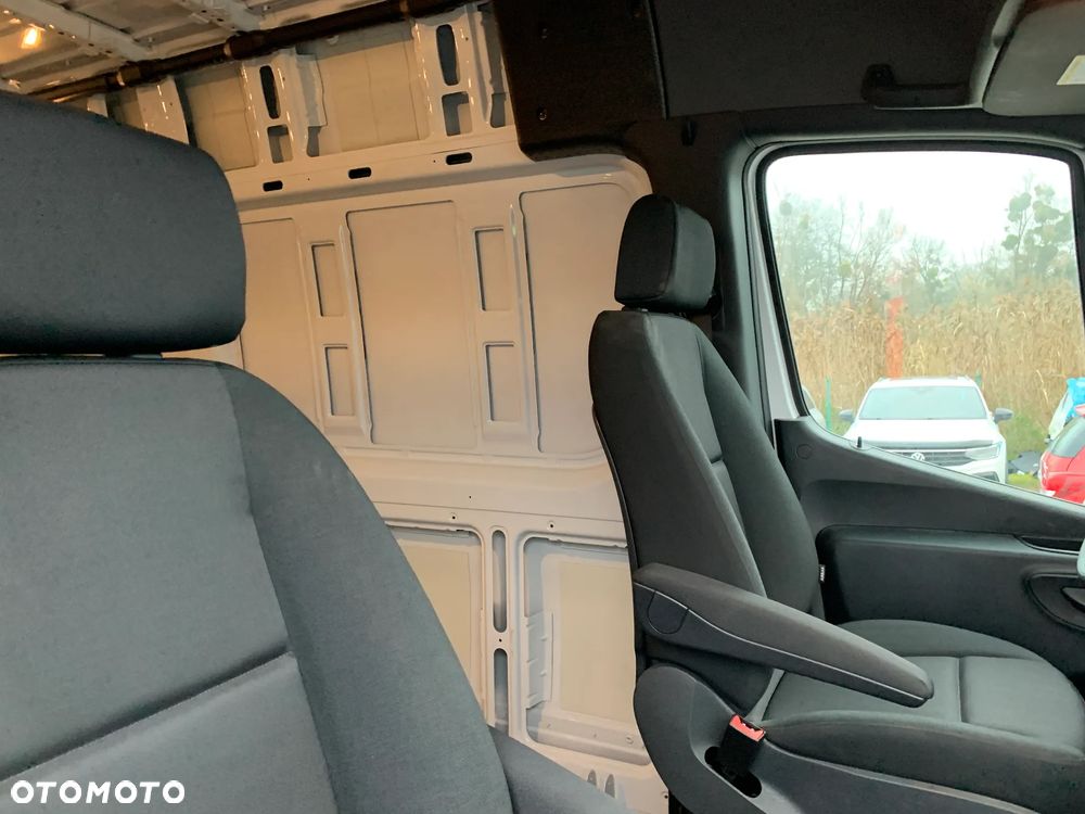 Mercedes-Benz Sprinter - 14