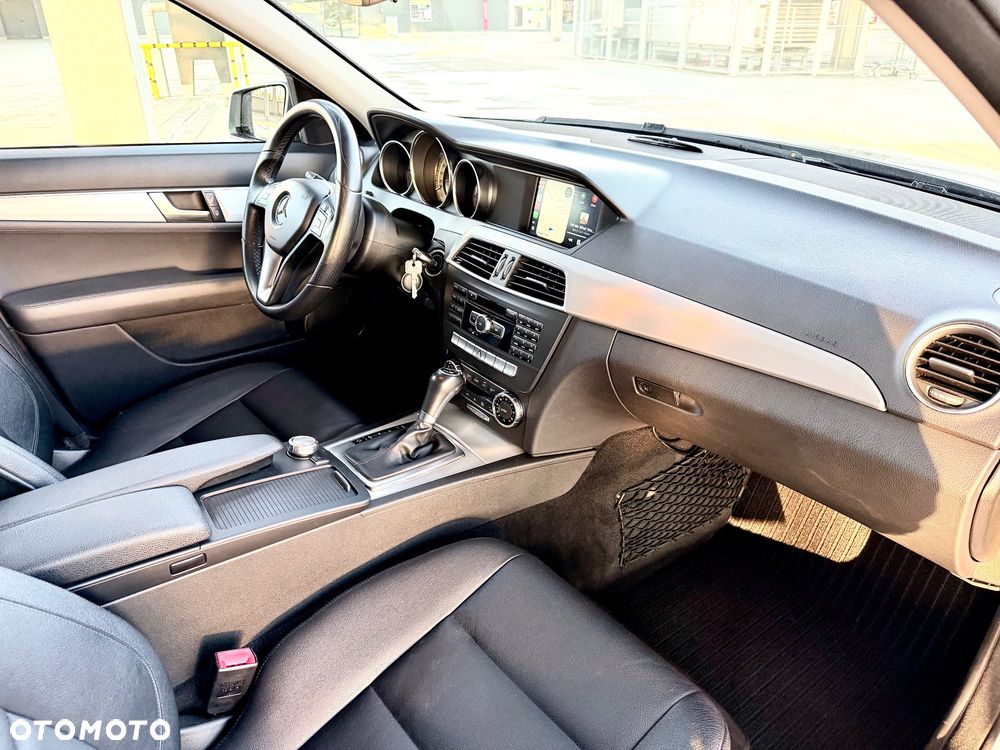 Mercedes-Benz Klasa C 220 CDI DPF BlueEFFICIENCY 7G-TRONIC Avantgarde Edition - 28