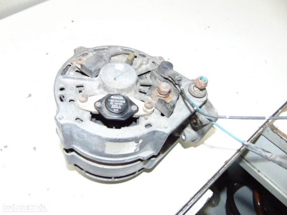 Jaguar XJ40 alternador - 3