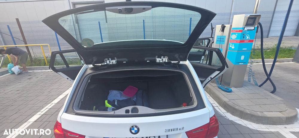 BMW Seria 3 318d - 21