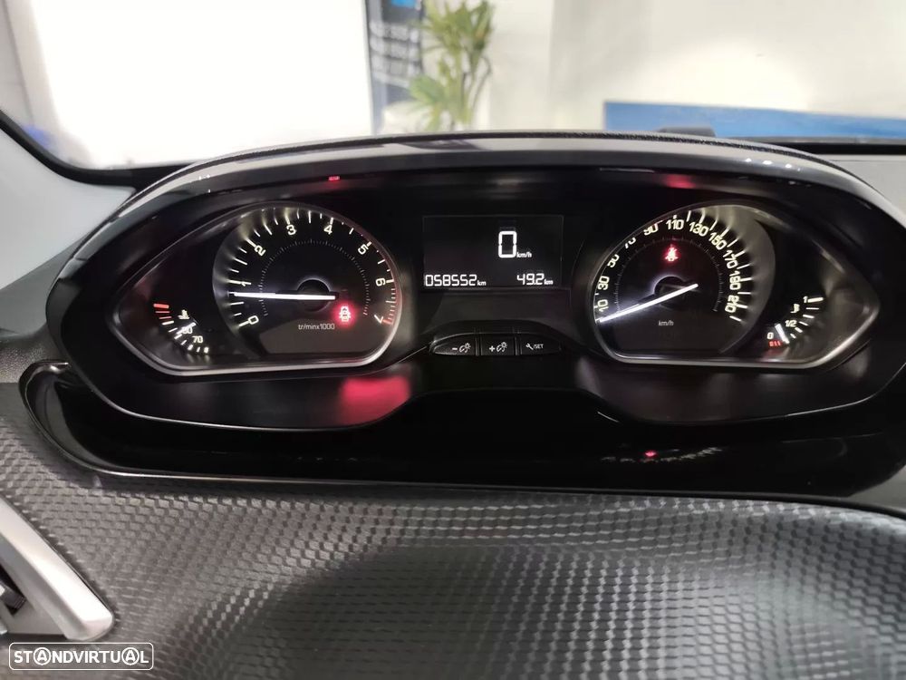 Peugeot 208 1.2 PureTech Signature - 17