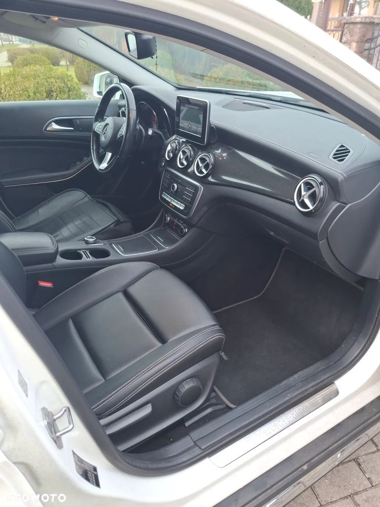 Mercedes-Benz GLA 200 7G-DCT - 14