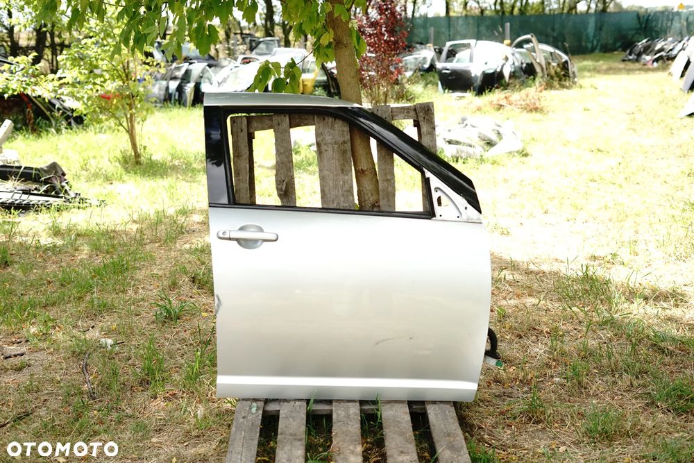 Drzwi przód przednie prawe Suzuki Swift IV MK.6 5d ZCC