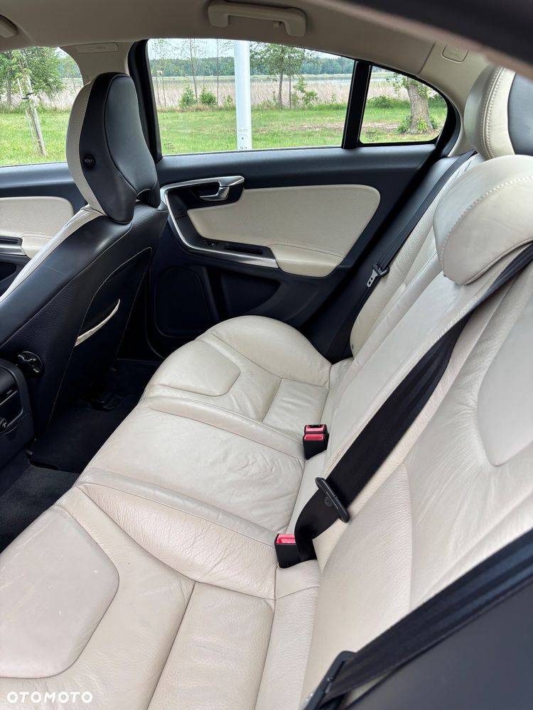 Volvo S60 D3 Geartronic Momentum - 9