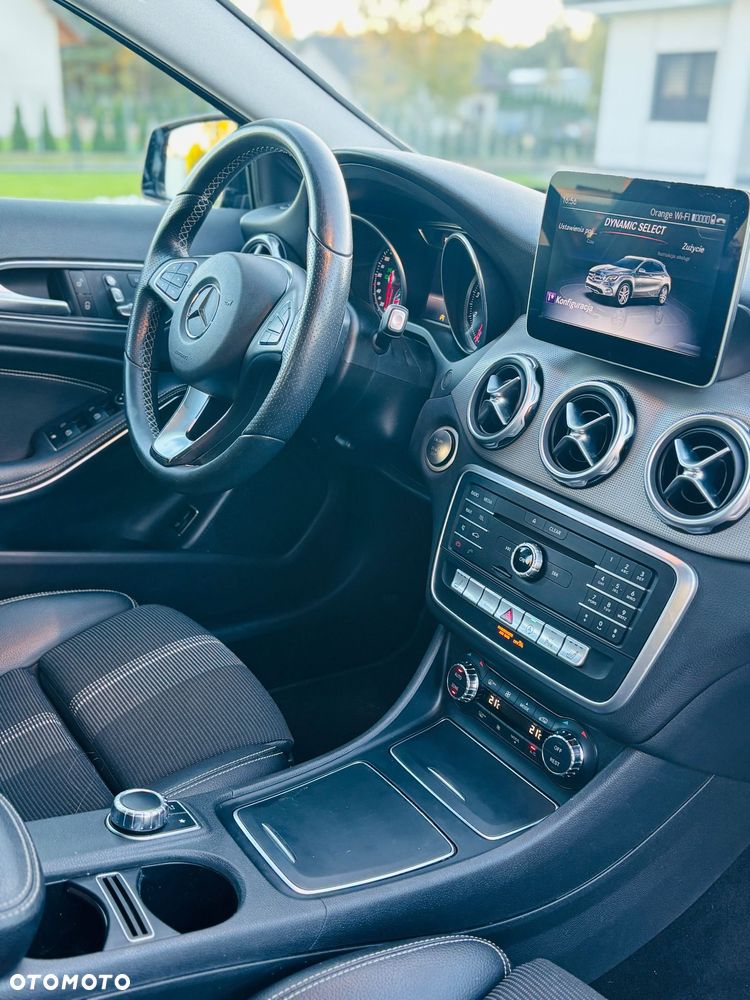 Mercedes-Benz GLA 180 7G-DCT UrbanStyle Edition - 15