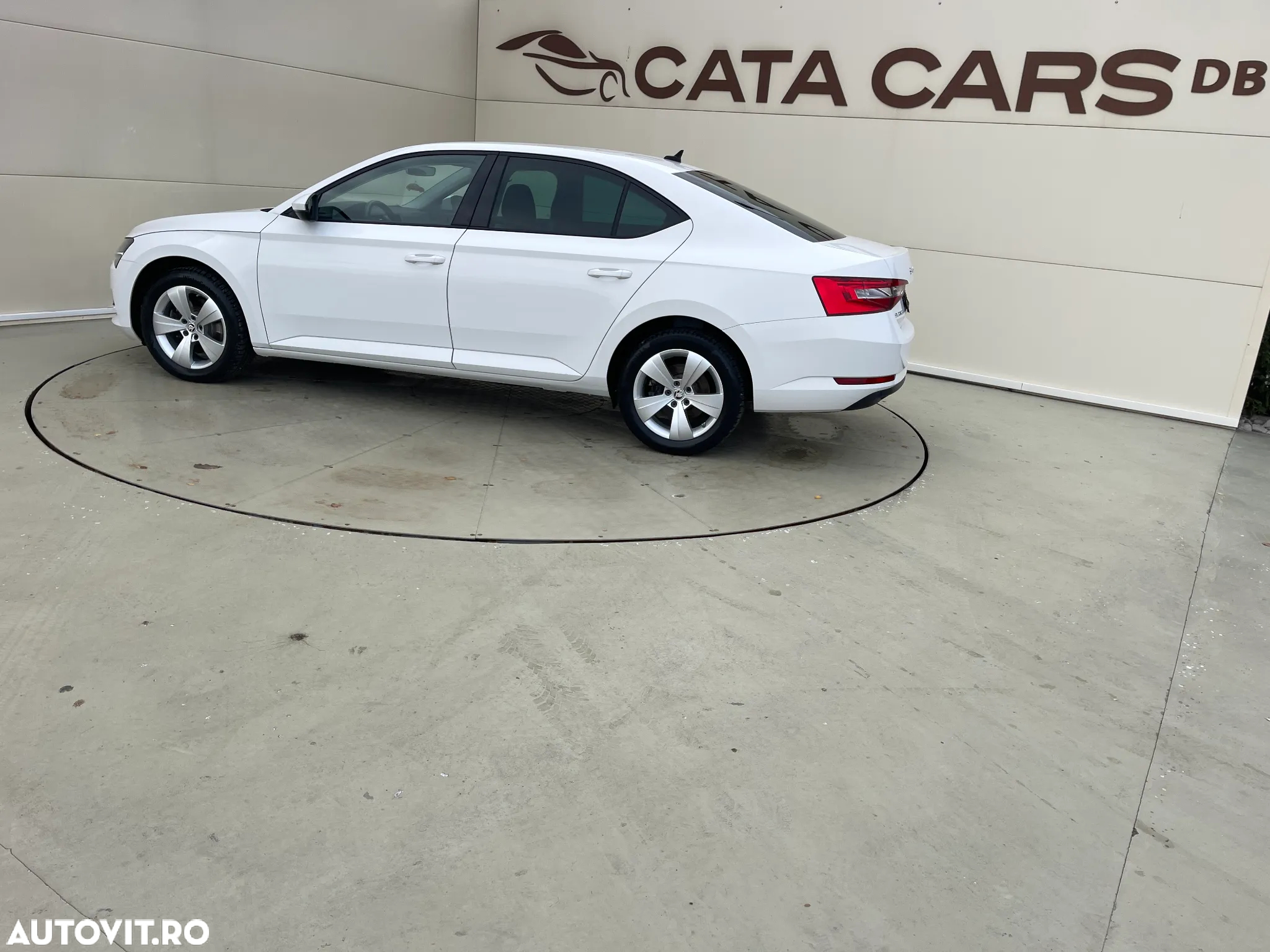 Skoda Superb 2.0 TDI DSG Ambition - 8