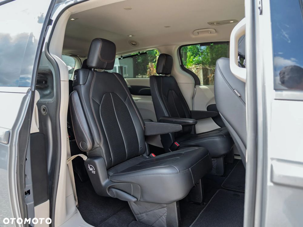 Chrysler Pacifica - 15