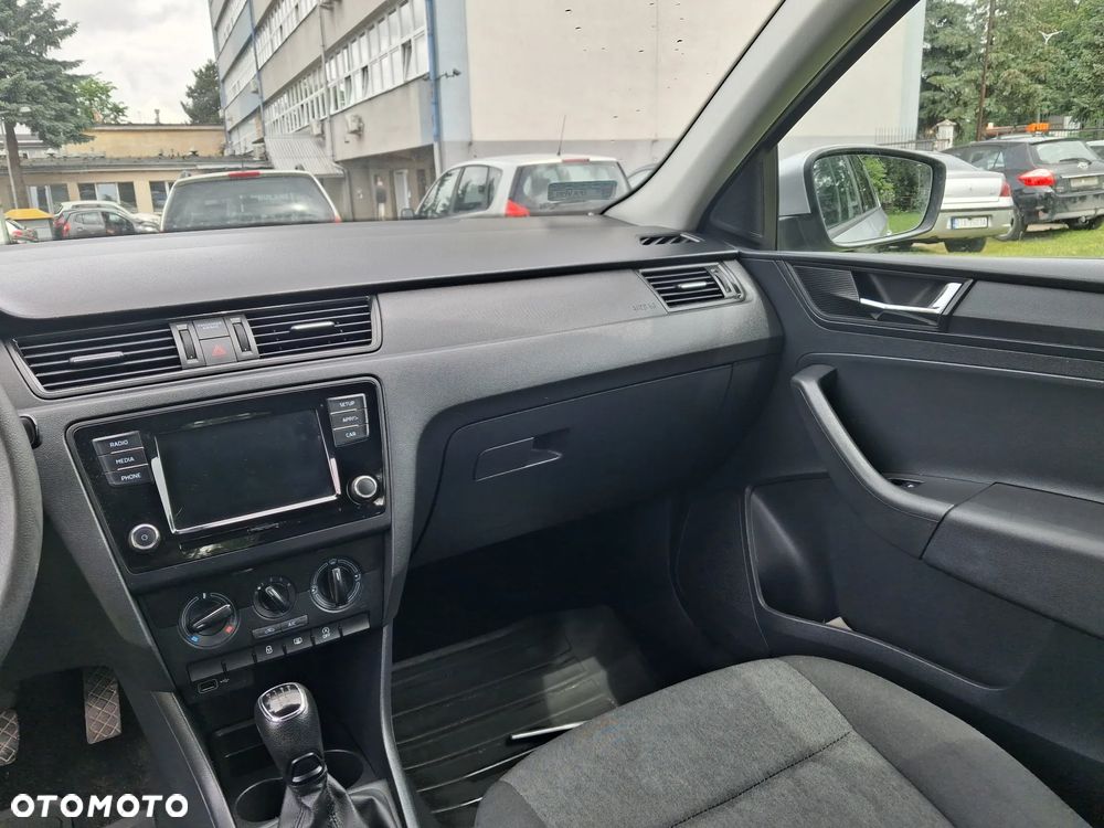 Skoda RAPID 1.0 TSI Active - 10