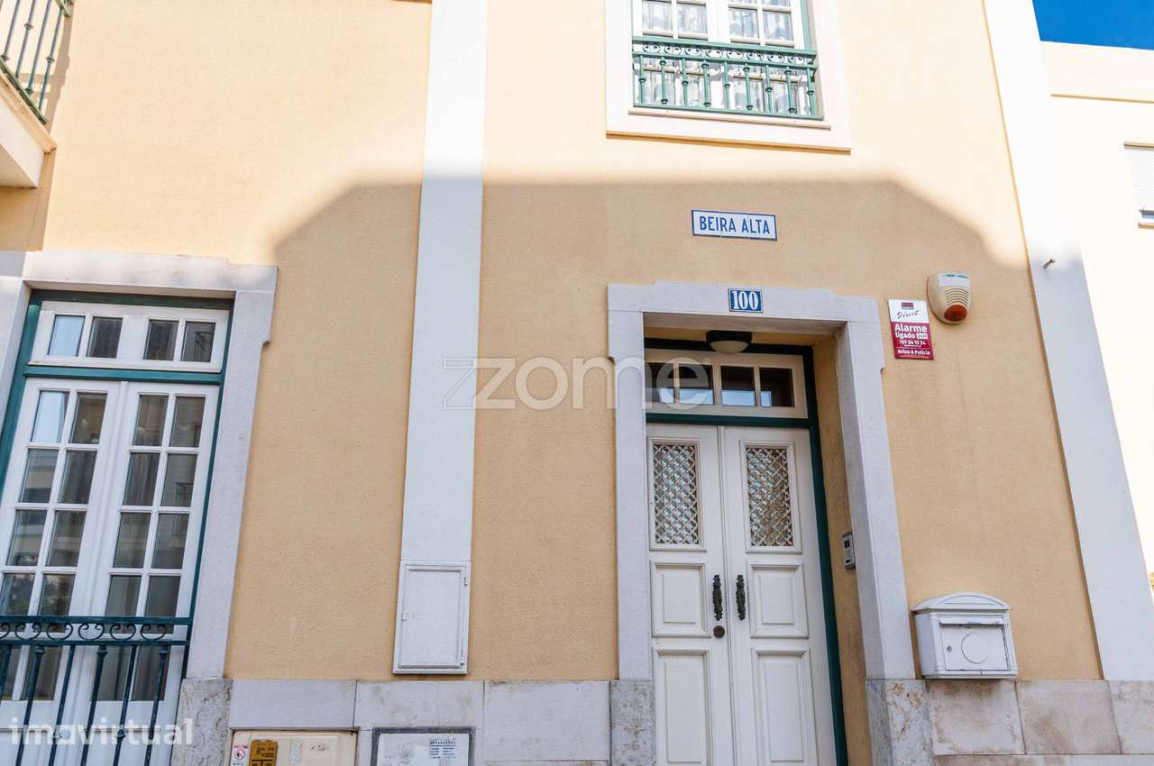 Moradia T5 localizada no centro Parede com piscina interior e jardim - Grande imagem: 3/60