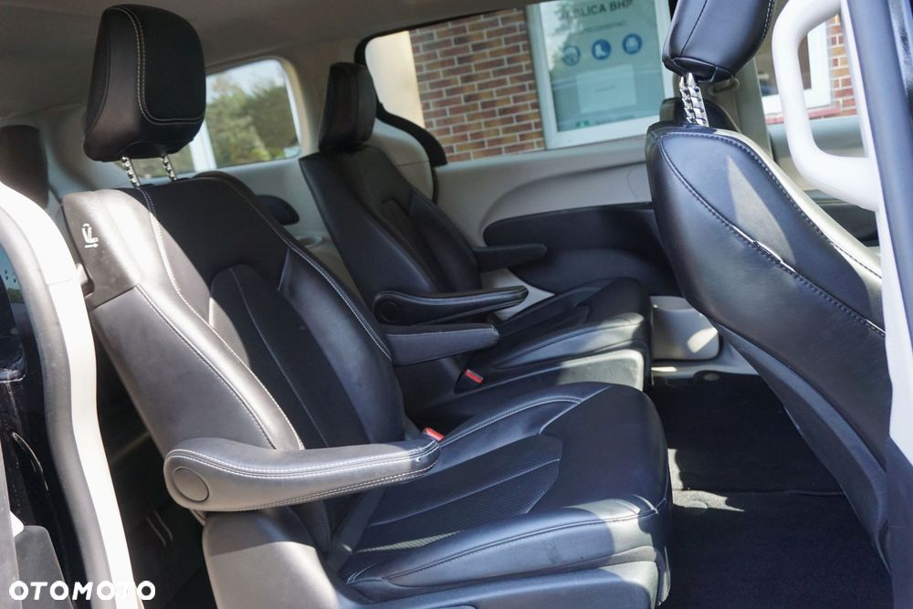 Chrysler Pacifica - 19