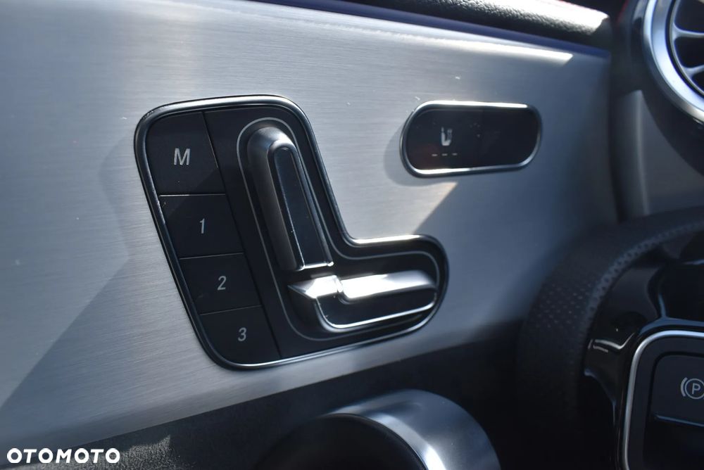 Mercedes-Benz CLA 200 7G-DCT - 23