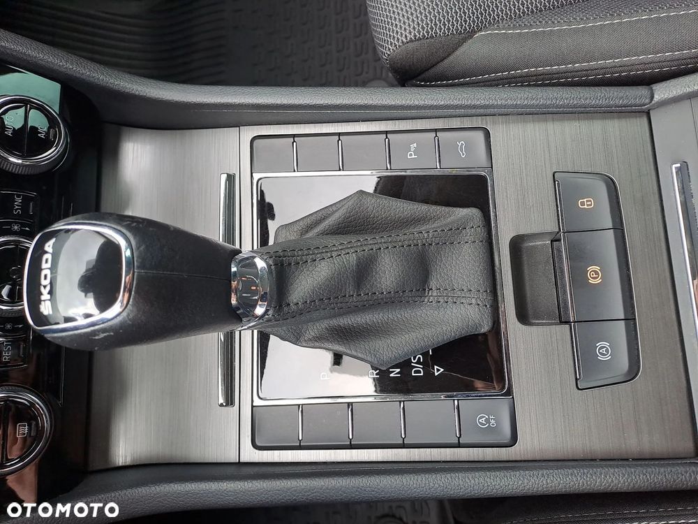 Skoda Superb 2.0 TDI SCR Style DSG - 30