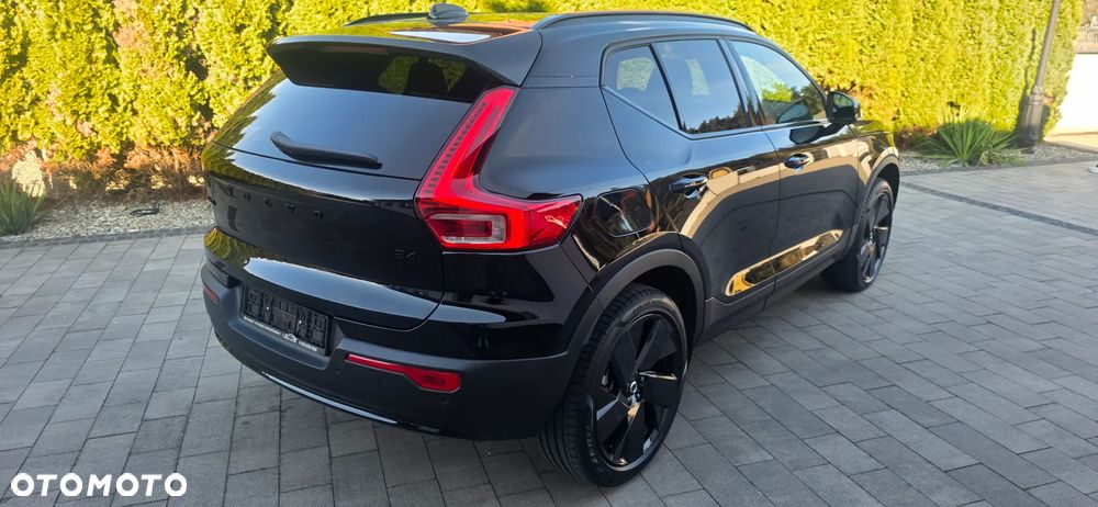Volvo XC 40 B4 Plus Black Edition - 14