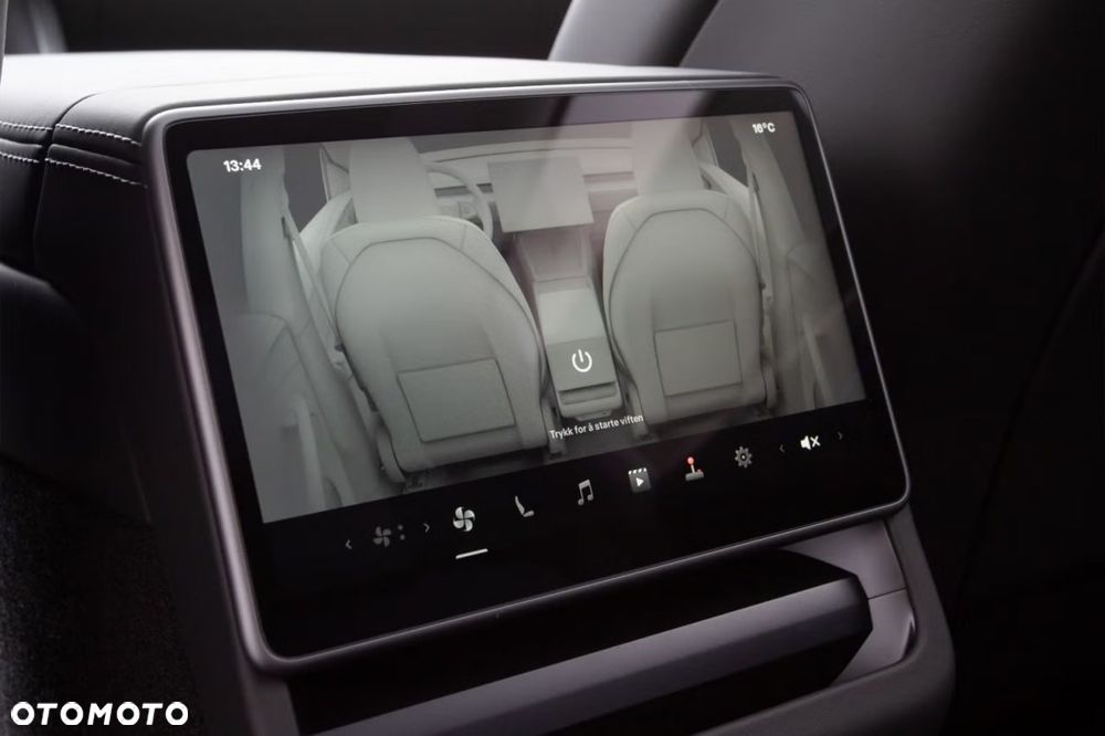 Tesla Model Y Long Range Dual Motor AWD - 18