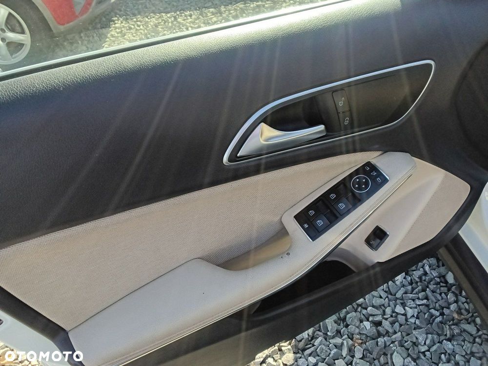 Mercedes-Benz GLA - 34