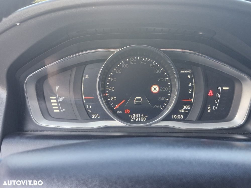 Volvo XC 60 D5 AWD Geartronic Kinetic - 8