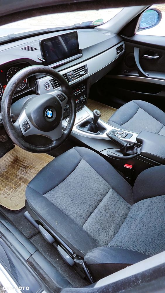 BMW Seria 3 320i - 9