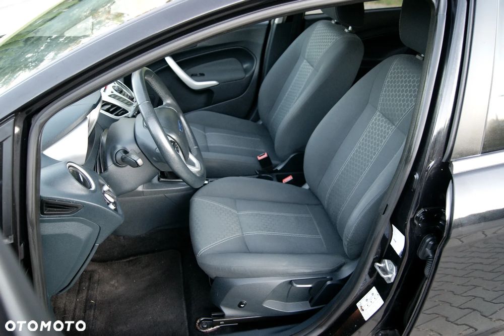 Ford Fiesta - 24