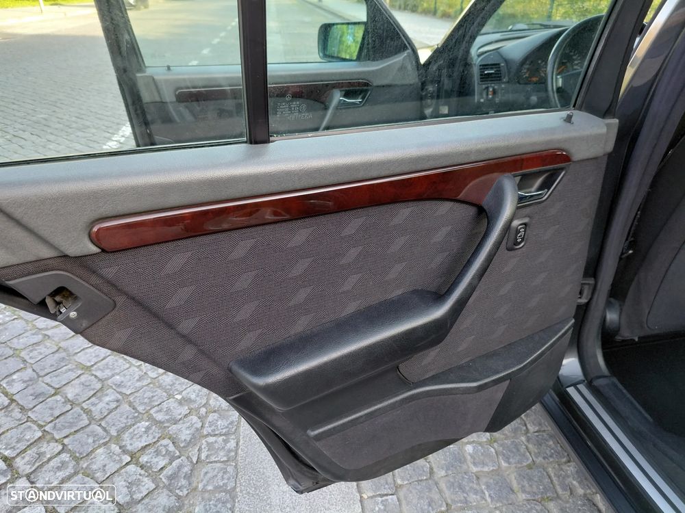 Mercedes-Benz C 200 D Elegance - 23