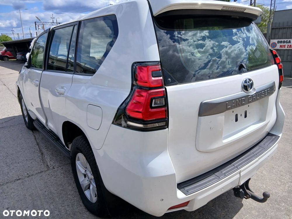Toyota Land Cruiser - 4