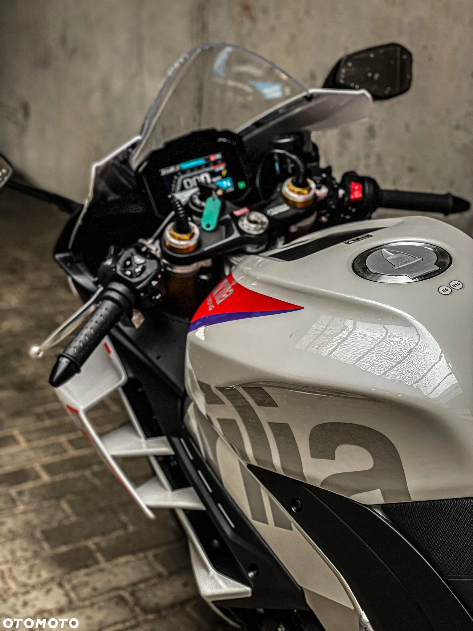 Aprilia RSV - 12