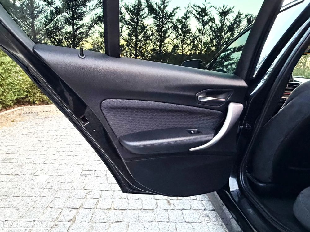 BMW 118 d Pack M - 21