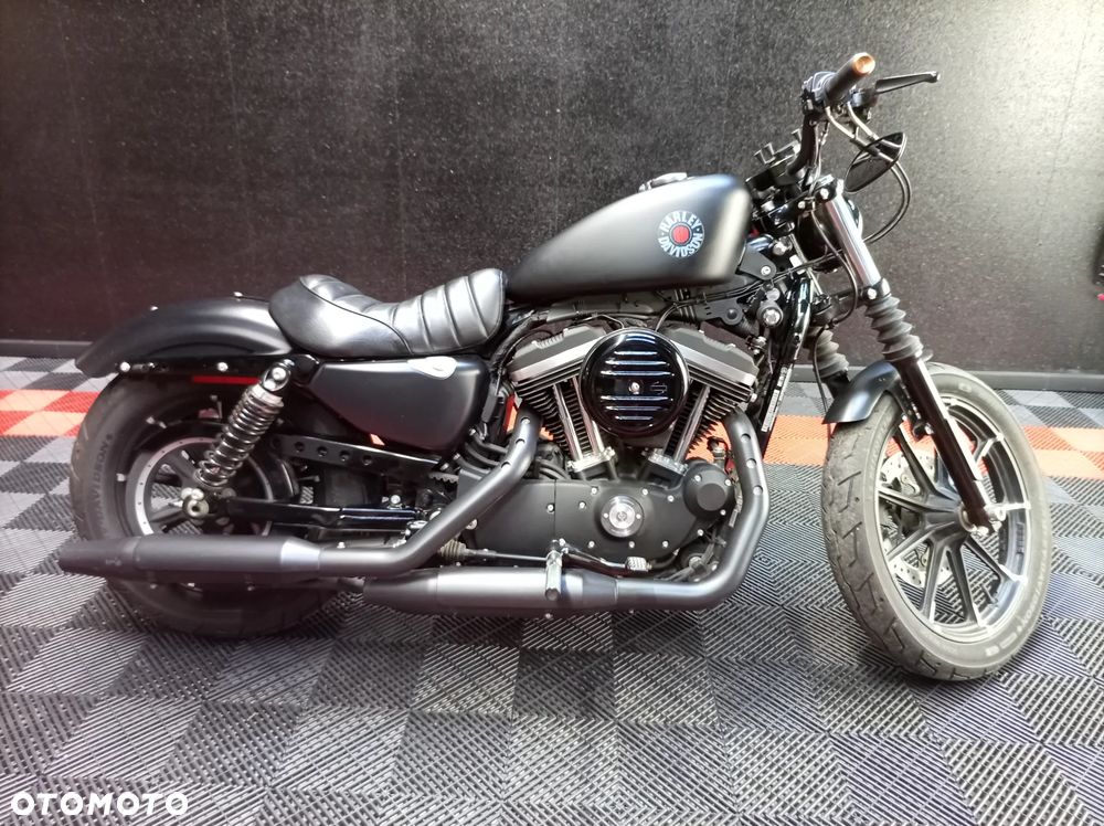 Harley-Davidson Sportster Iron 883 - 2