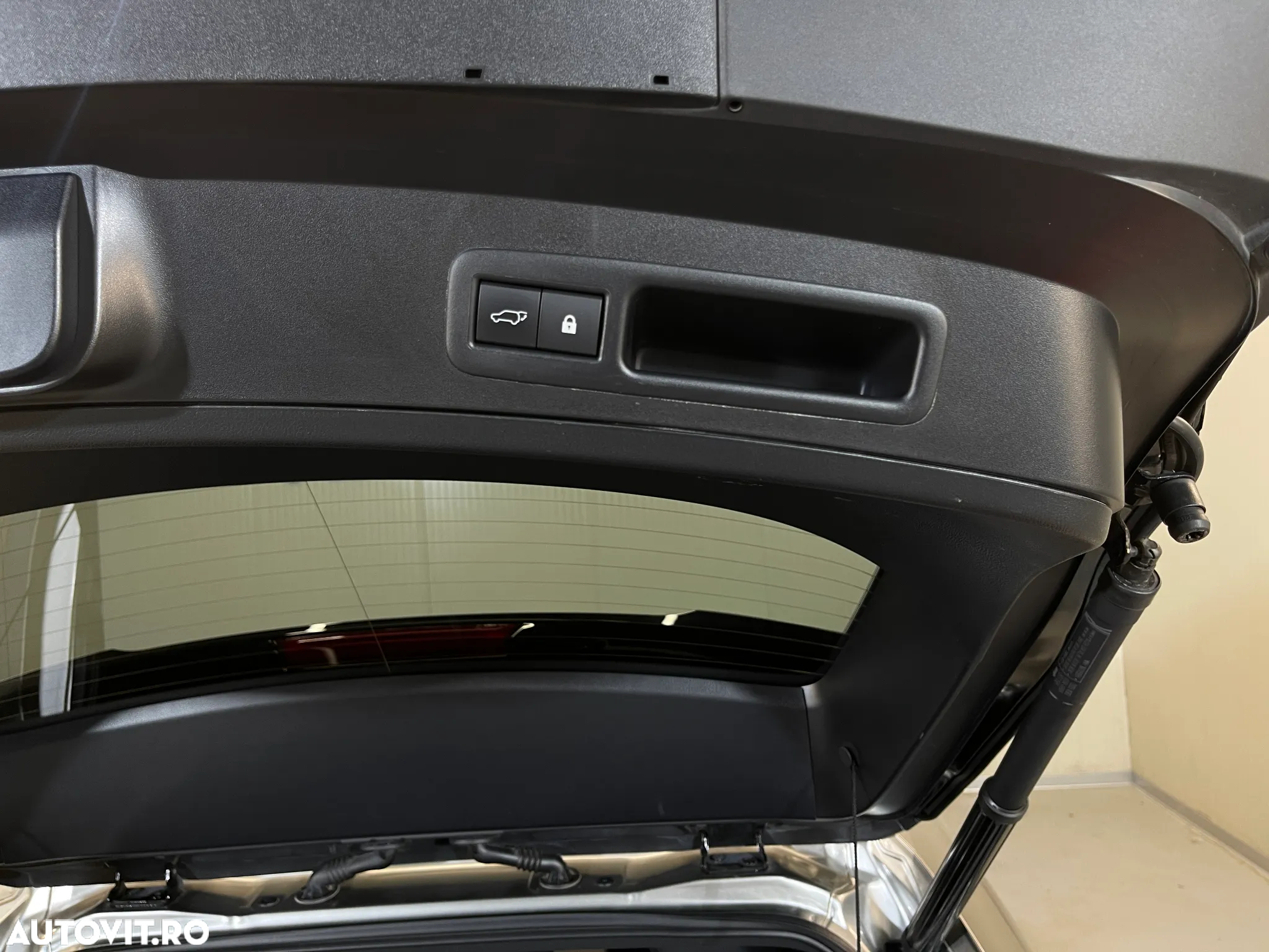 Lexus UX 250h 2.0L HEV 20H- (178 HP) 4X4 CVT Executive - 22