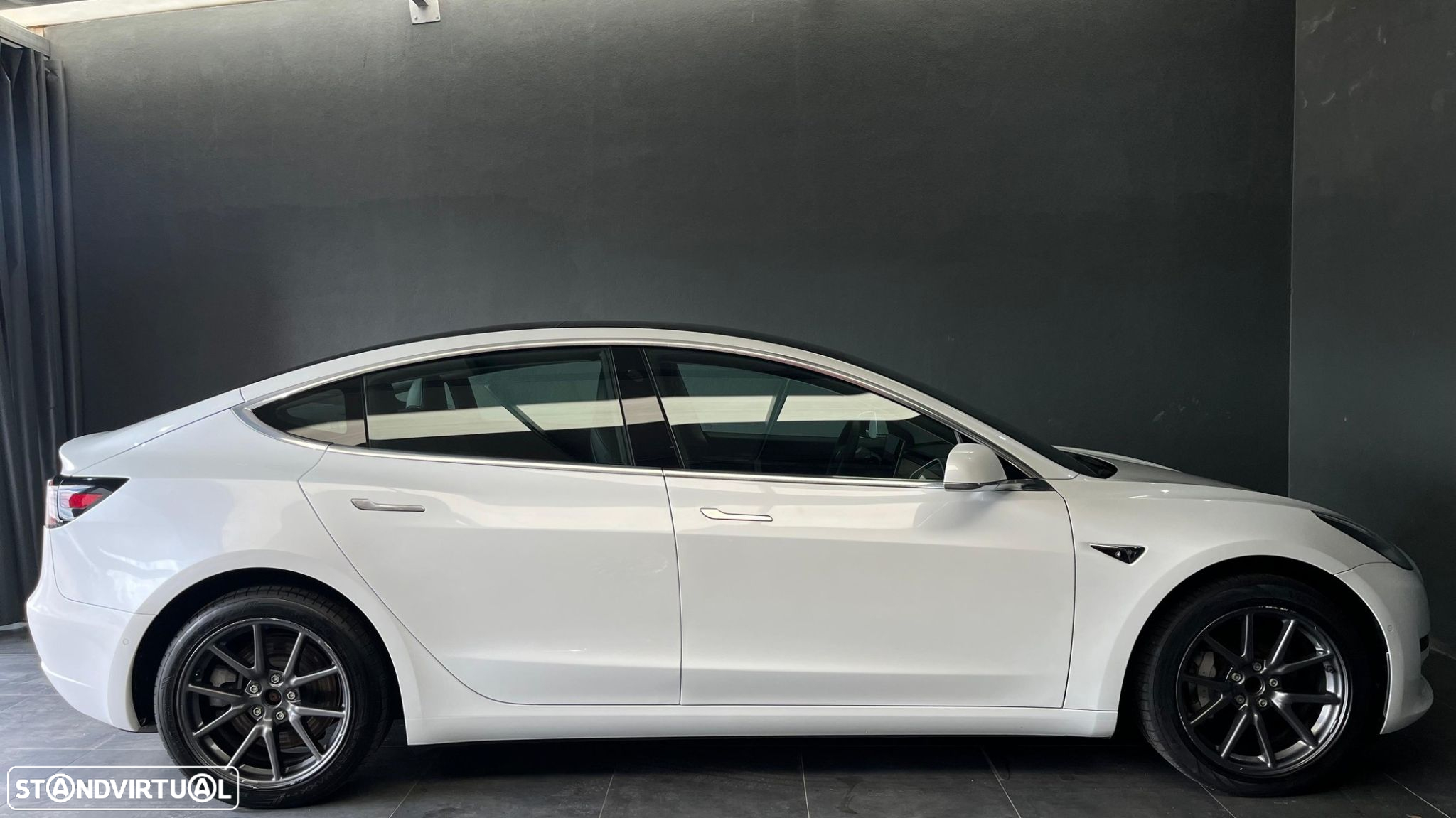 Tesla Model 3 - 2
