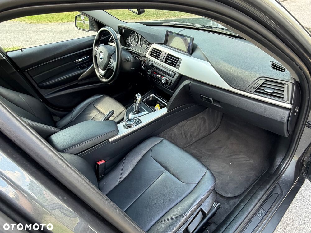 BMW Seria 3 320d Luxury Line - 36