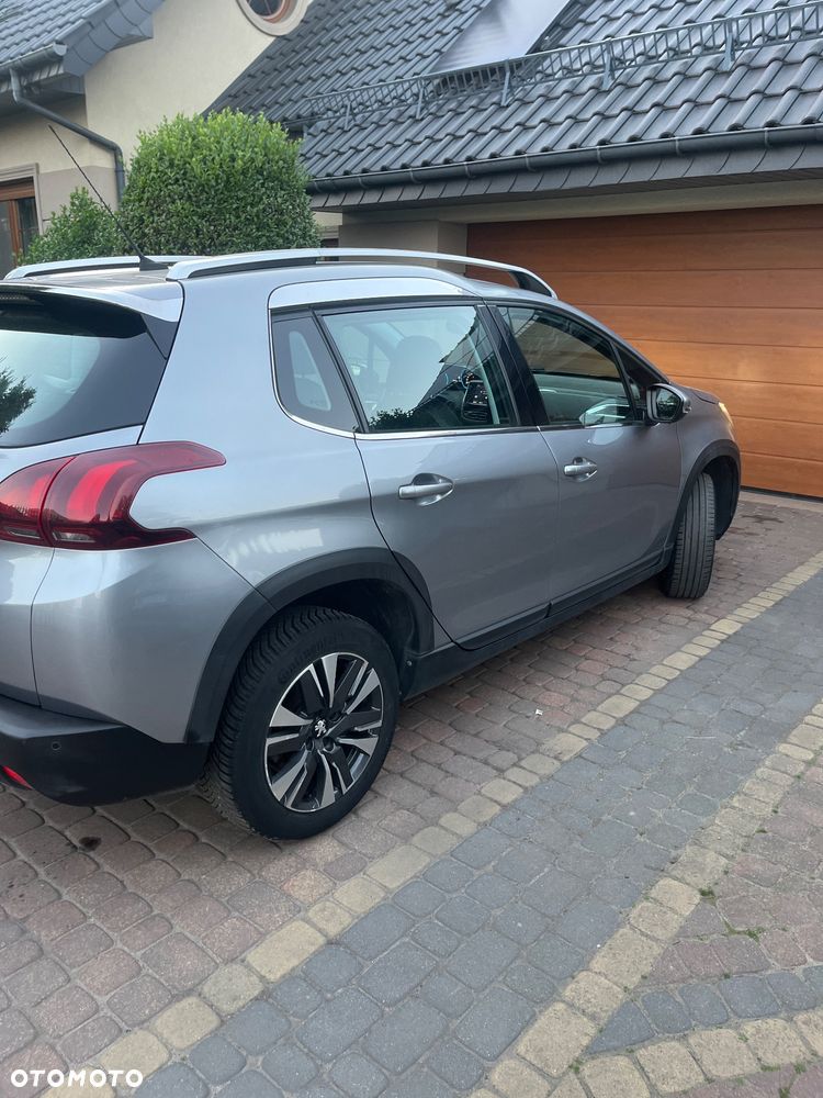 Peugeot 2008 1.2 Pure Tech Signature - 6