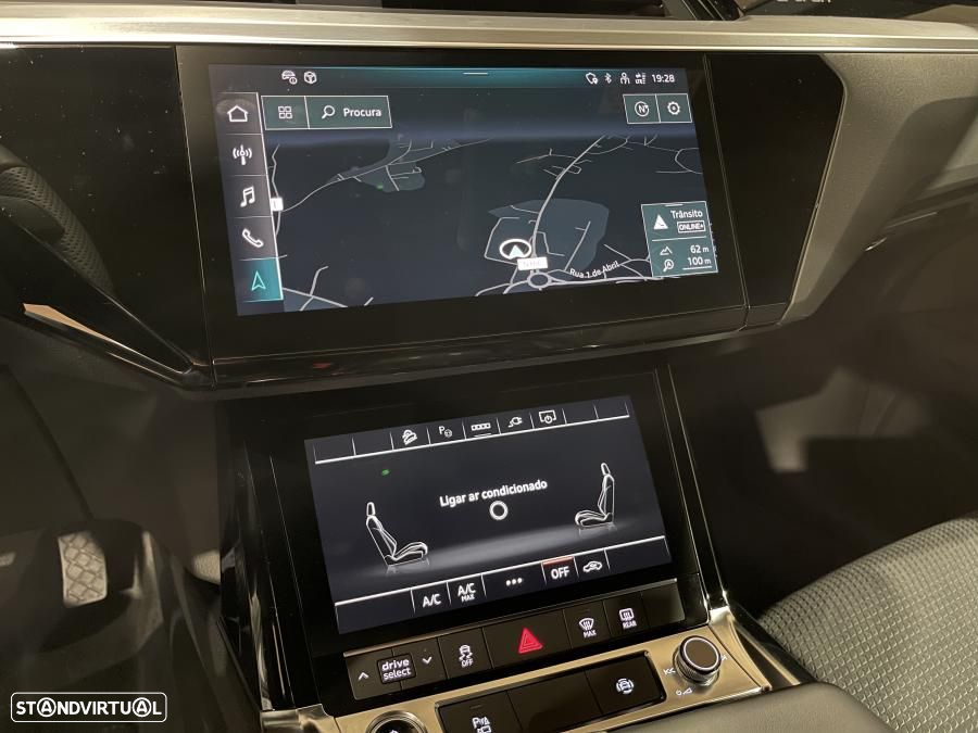 Audi Q8 e-Tron 55 quattro S line - 17