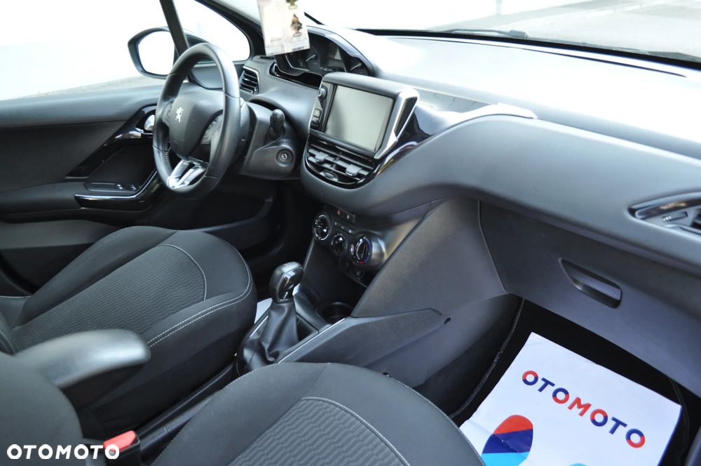 Peugeot 208 - 15
