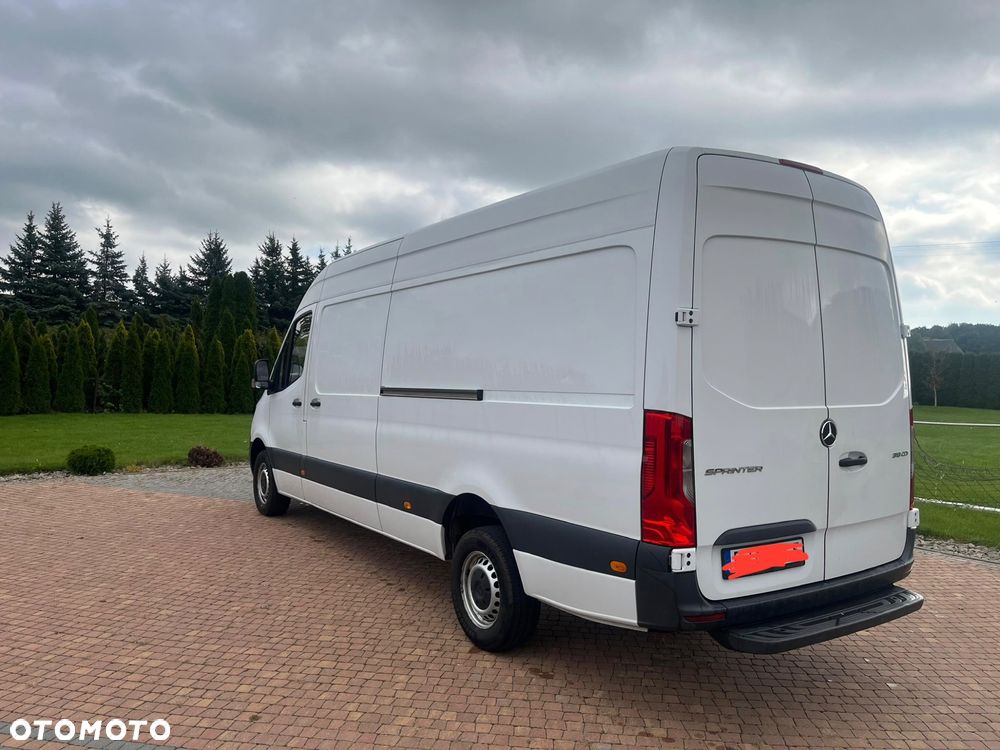 Mercedes-Benz Sprinter 319 - 4