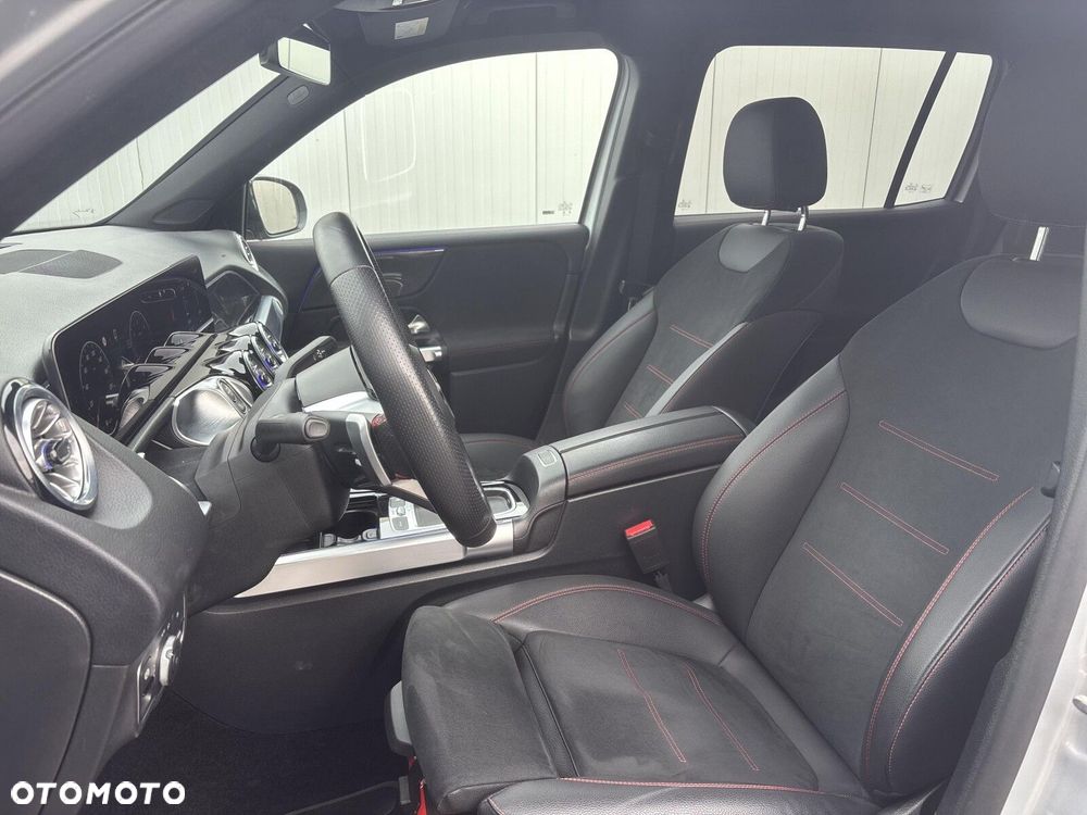 Mercedes-Benz GLB - 16