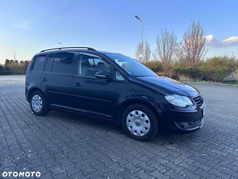 Volkswagen Touran 1.9 TDI DPF BlueMot Highline - 3