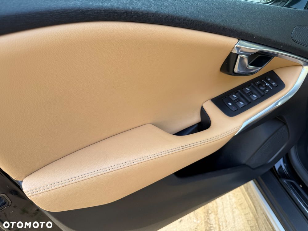 Volvo V40 Cross Country D2 Momentum - 37