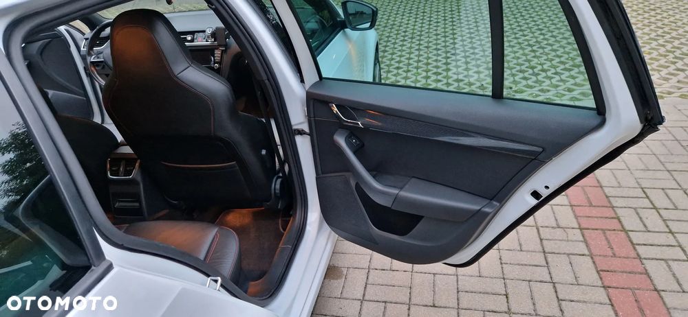 Skoda Octavia 2.0 TDI DSG RS - 13