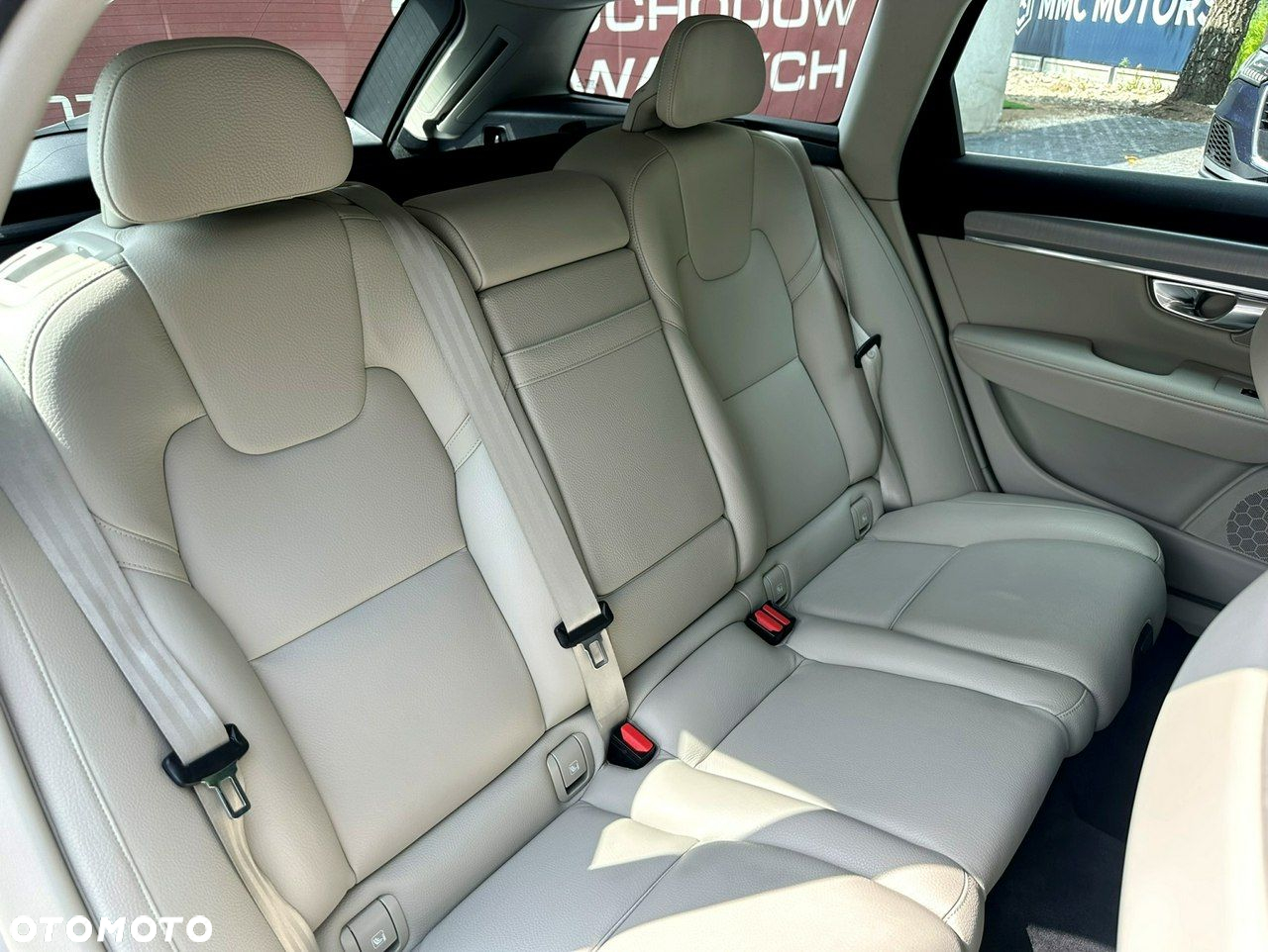 Volvo V90 D5 AWD Momentum - 17