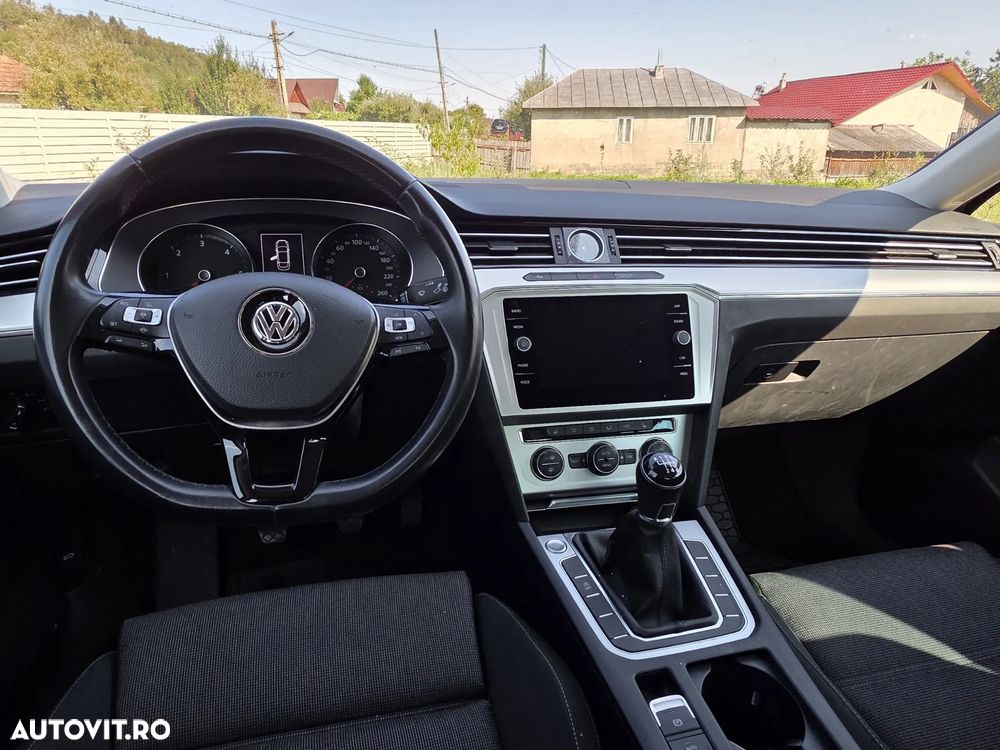Volkswagen Passat 2.0 TDI Comfortline - 12