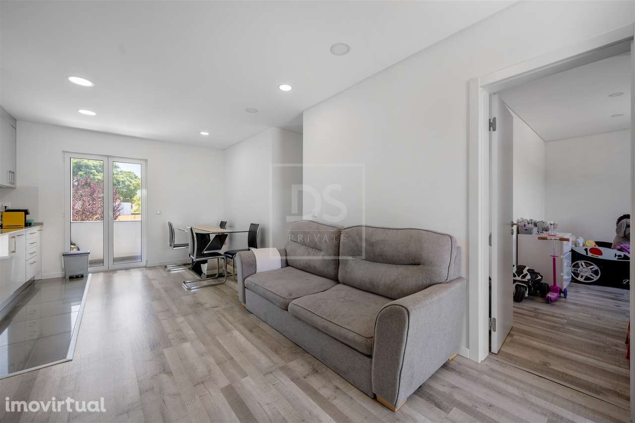 Andar de Moradia T2+1 no Seixal | Luz, Privacidade e um Ambiente Conte - Grande imagem: 2/25