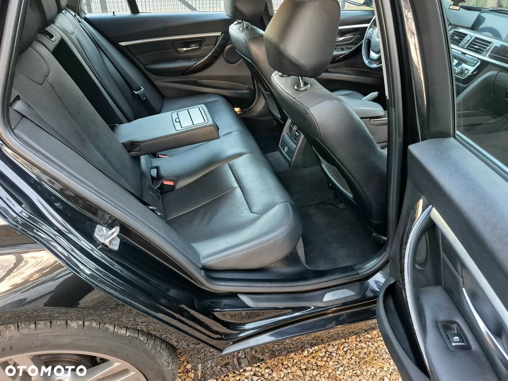 BMW Seria 3 320d Luxury Line - 21