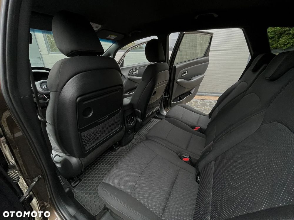 Kia Carens 1.6 GDI Attract - 20