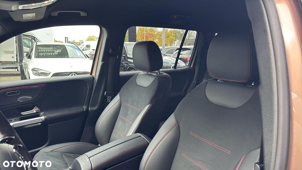 Mercedes-Benz GLB - 11