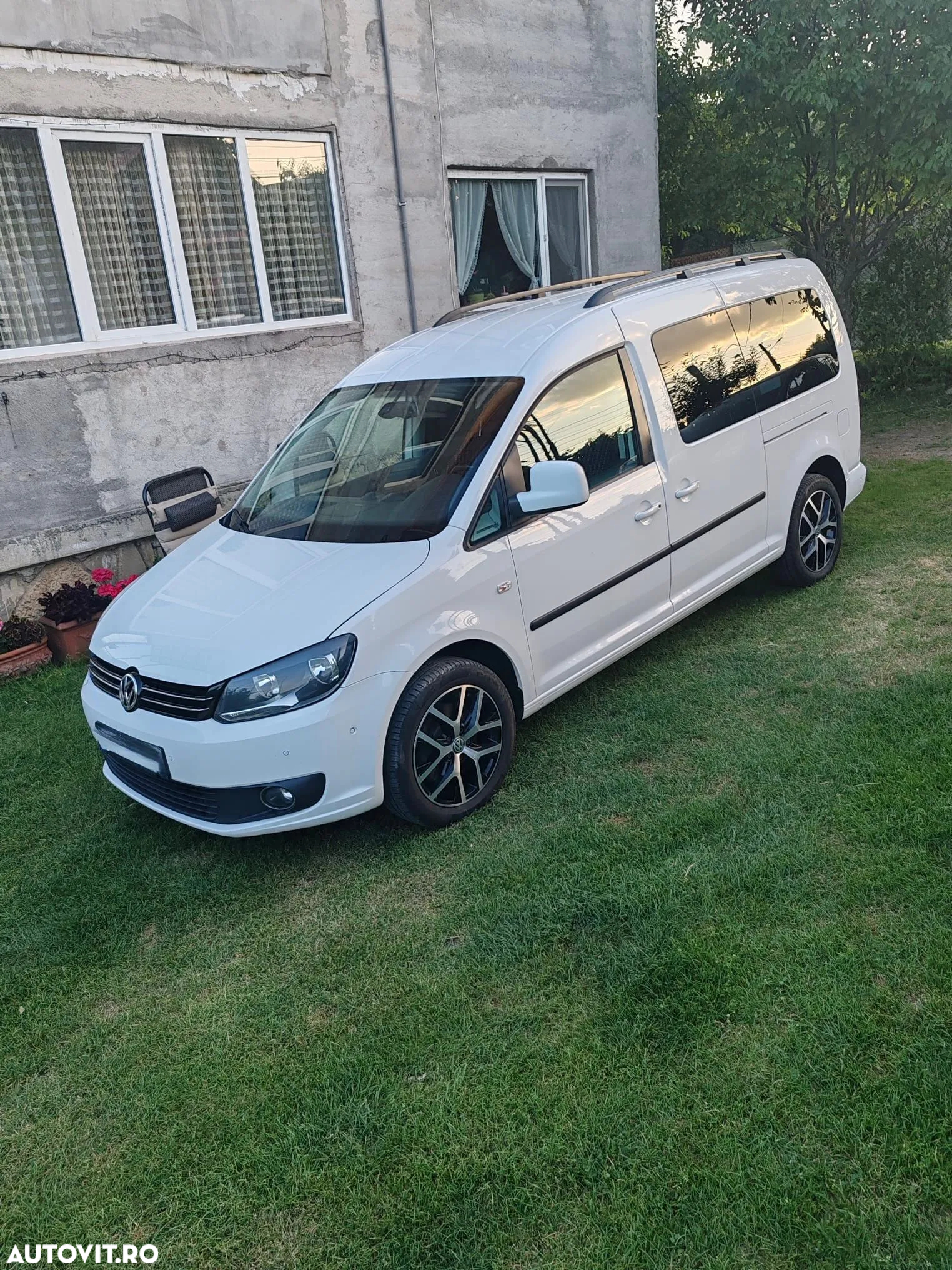 Volkswagen Caddy 2.0 TDI Comfortline DSG - 3