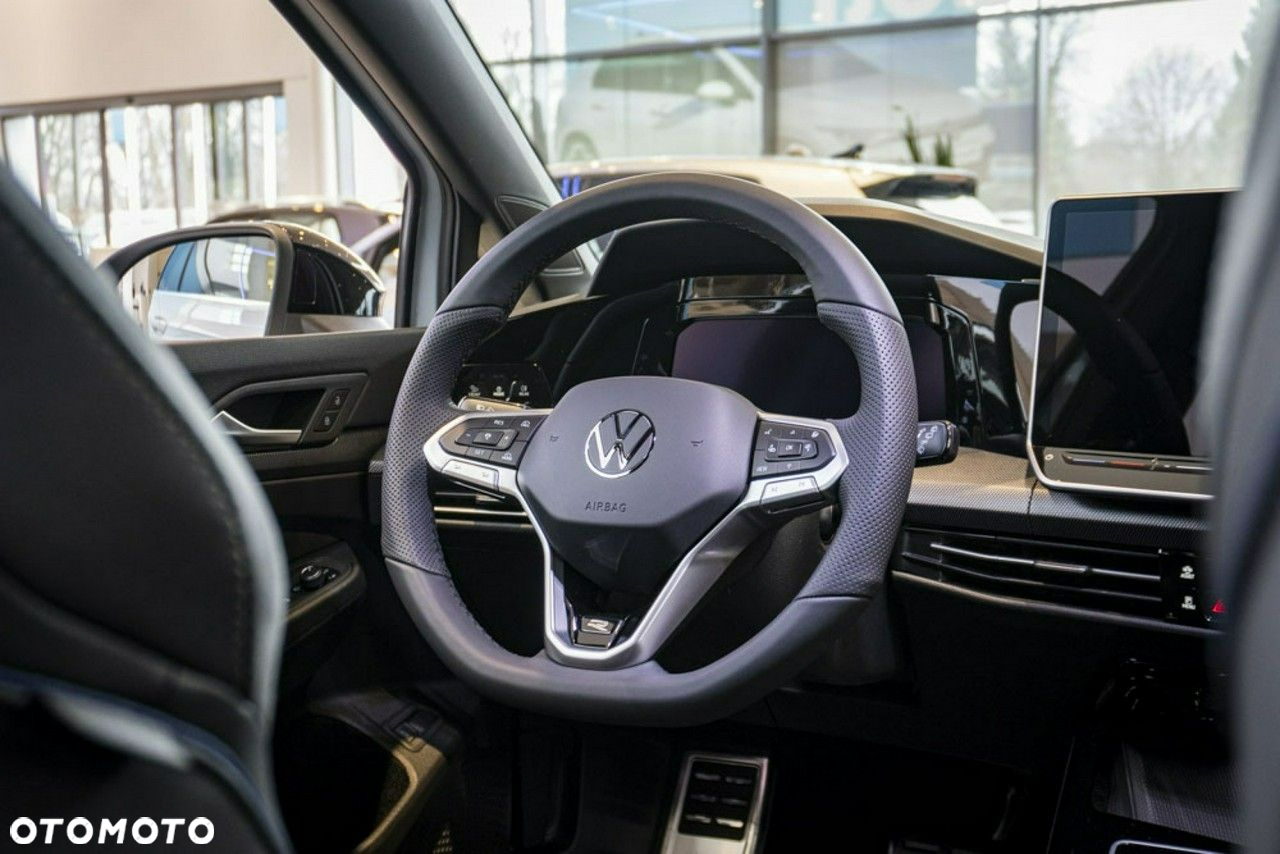 Volkswagen Golf - 22